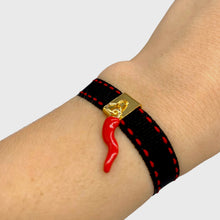 Carica l'immagine nel visualizzatore di Gallery, BRACCIALE PENDENTE PEPERONCINO