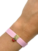 Carica l'immagine nel visualizzatore di Gallery, BRACCIALE GEOMETRICO PENDENTE COCCINELLA