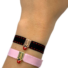 Carica l'immagine nel visualizzatore di Gallery, BRACCIALE GEOMETRICO PENDENTE COCCINELLA