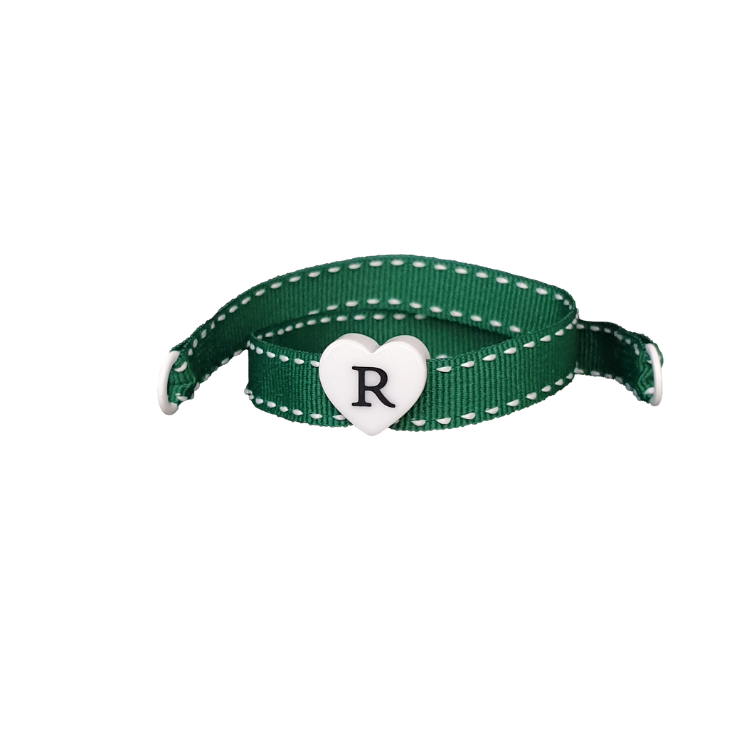 BRACCIALE VERDE CUORE BIANCO INIZIALE NERA